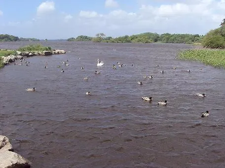 לינה וארוחת בוקר Ryebrook House 3*